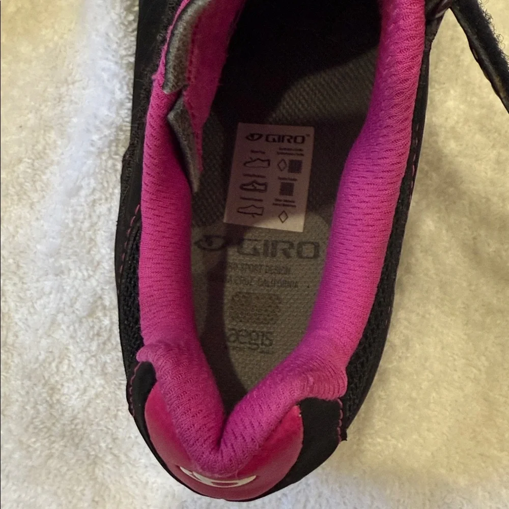Giro Black and Pink Cycling Shoes with Velcro Straps sz 9 - Picture 4 of 5
